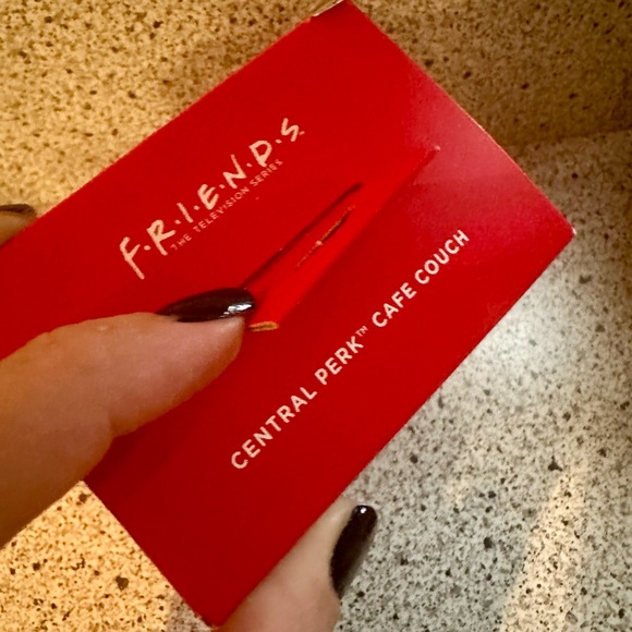 HALLMARK Central Perk~Friend’s TV show coffee house couch HANGING ORNAMENT NEW - Picture 16 of 16